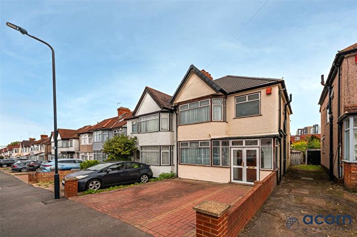 3 Bedroom Semi Detached House For Sale In Rose Glen, Kingsbury, London, NW9