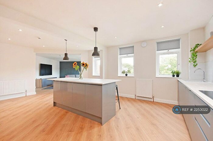 6 Bedroom Flat To Rent In Egerton Street, Sheffield, S1