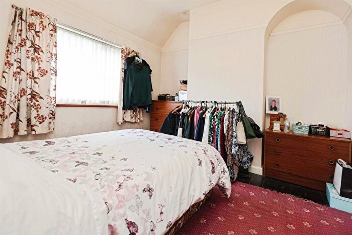 3 Bedroom Semi-Detached House For Sale In Lyttelton Road, Stechford, Birmingham, B33