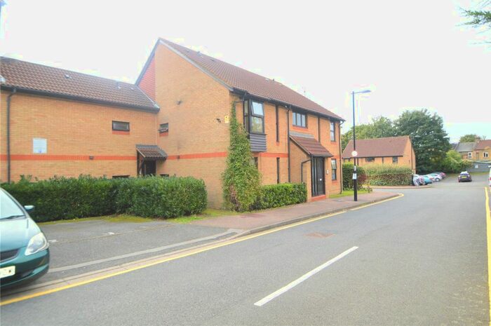 Studio To Rent In Shinners Close, London, SE25