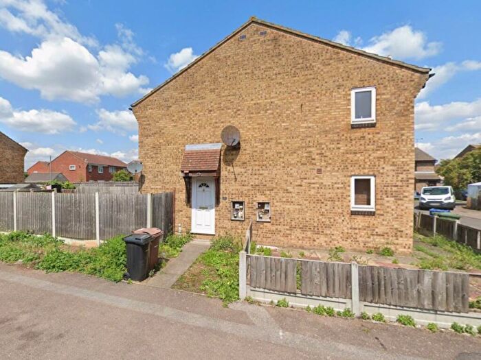 1 Bedroom End Of Terrace House For Sale In Kipling Avenue, Tilbury, Essex, RM18