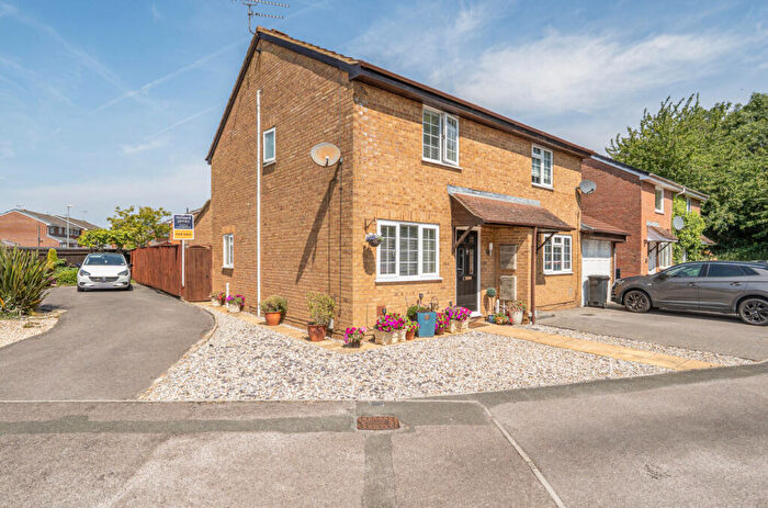 3 Bedroom Semi-Detached House For Sale In Warner Close, Stratton St Margaret, Swindon, SN3
