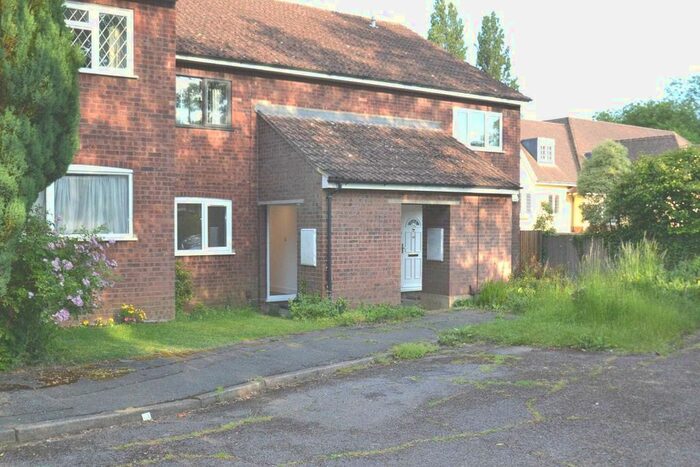 2 Bedroom Maisonette To Rent In Mallards Way, Northwood, HA6