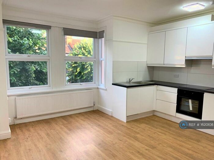 2 Bedroom Flat To Rent In Falmer Road, Enfield, EN1