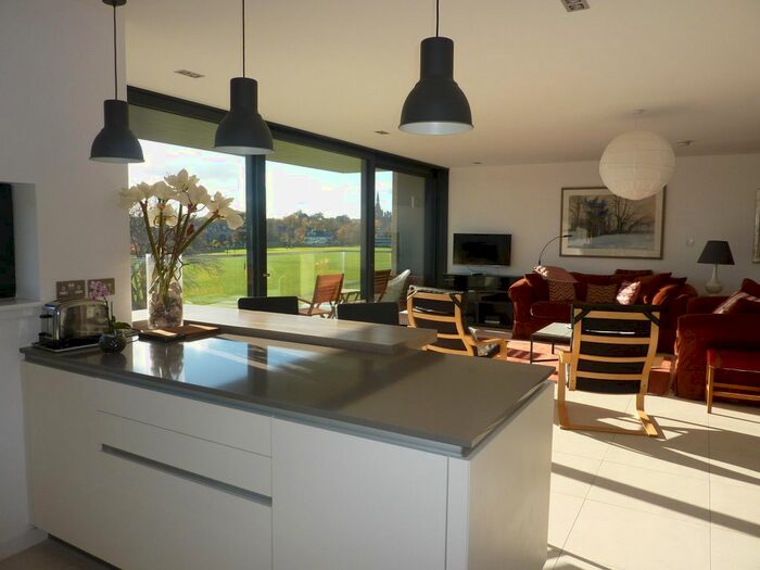 2 Bedroom Flat To Rent In Kinnear Road, Edinburgh, EH3