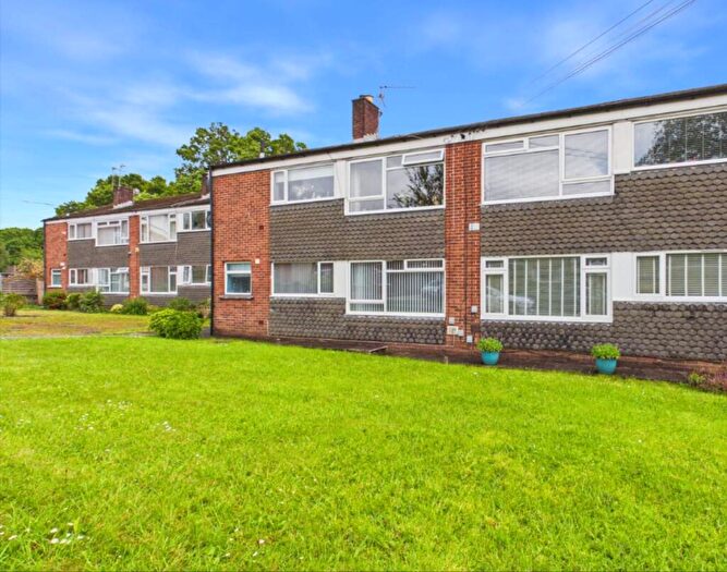 2 Bedroom Flat For Sale In Heol Llanishen Fach, Rhiwbina, Cardiff., CF14