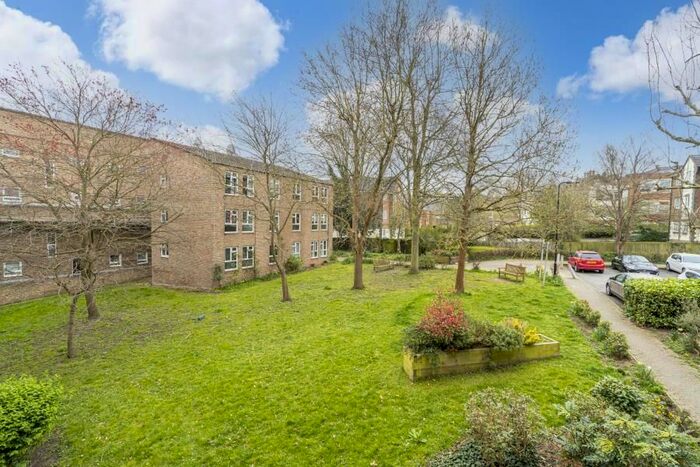 2 Bedroom Flat To Rent In Cheriton Close, London, W5