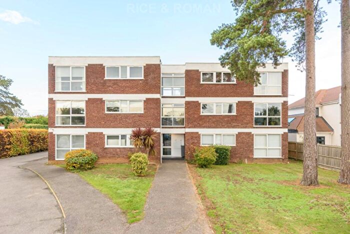 2 Bedroom Apartment For Sale In Rydens Road, Walton On Thames, KT12