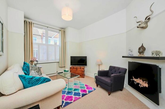 2 Bedroom Flat To Rent In Idlecombe Road, London, SW17