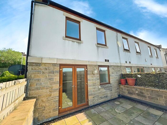 4 Bedroom End Of Terrace House To Rent In Greenlea Court, Huddersfield, West Yorkshire, HD5