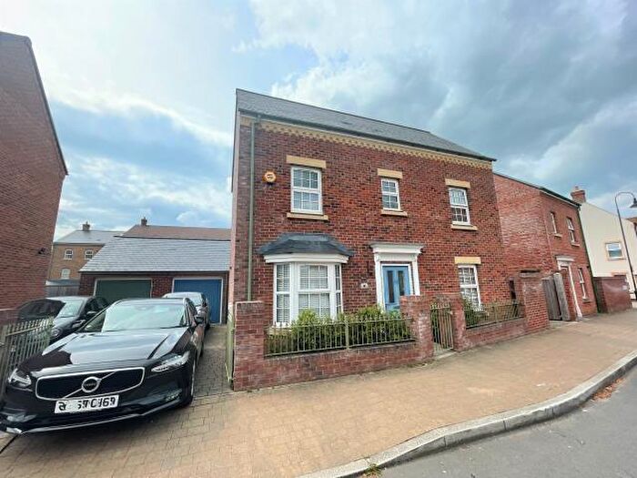 3 Bedroom Detached House For Sale In Culbone Road, East Wichel, SN1