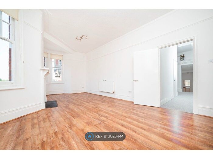 2 Bedroom Flat To Rent In Dukes Mews, London, N10