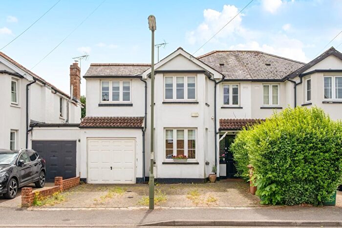 4 Bedroom Semi-Detached House For Sale In Halliford Road, Lower Sunbury, TW16