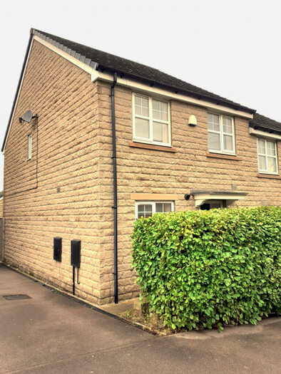 3 Bedroom Semi-Detached House To Rent In Shipley, BD18