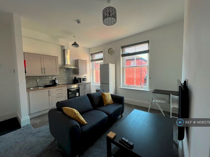 1 Bedroom Flat To Rent In School Street, Barrow-In-Furness, LA14