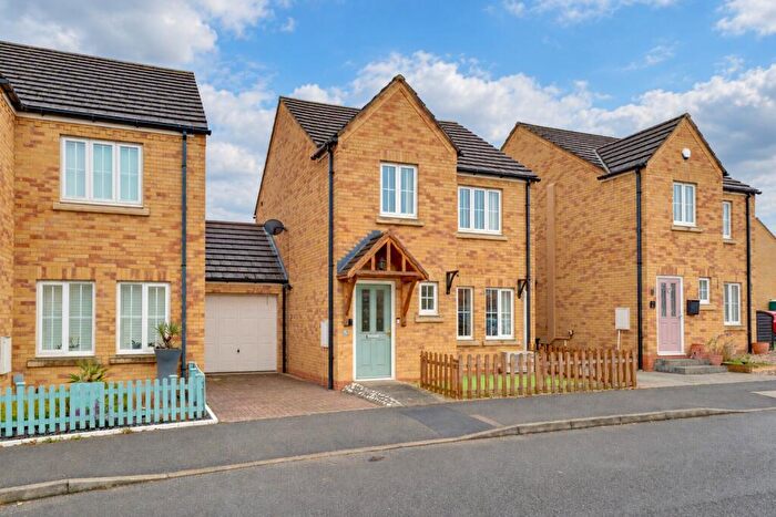 3 Bedroom Link Detached House For Sale In Siskin Close, Royston, SG8