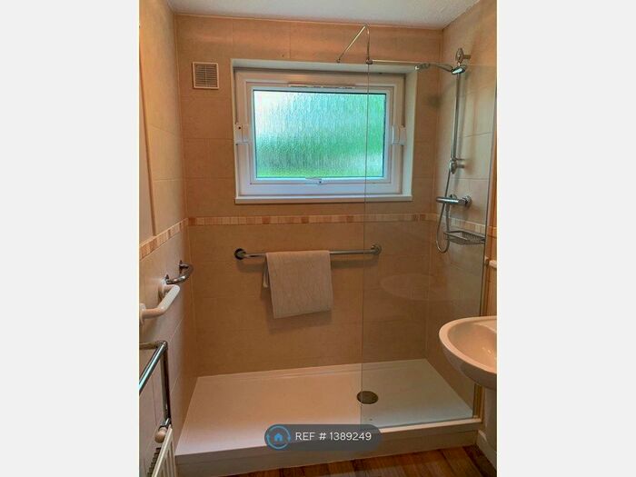 2 Bedroom Flat To Rent In Cambridge Park, Twickenham, TW1