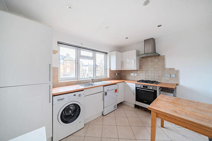 2 Bedroom Apartment To Rent In Carleton Road, N7