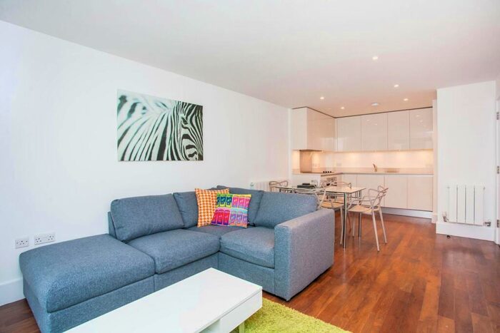 2 Bedroom Flat To Rent In West Carriage House, Woolwich, London, SE18