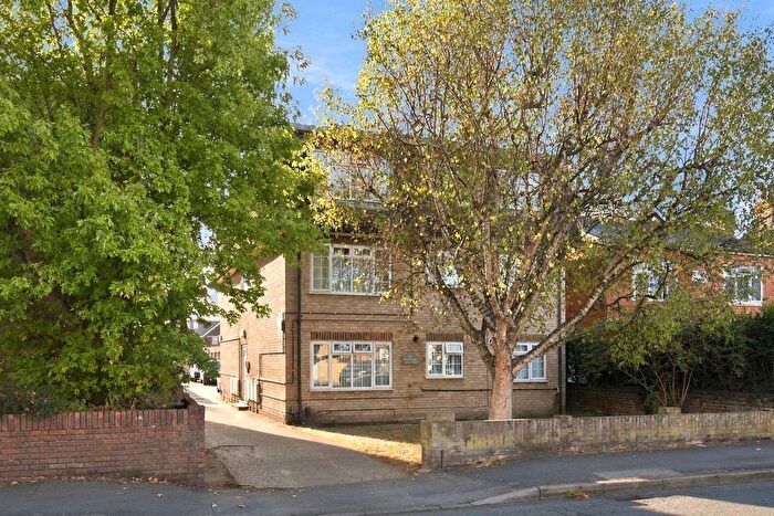 1 Bedroom Flat For Sale In Waterloo House, Chertsey Road, Ashford, TW15