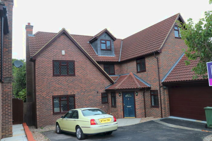 5 Bedroom Detached House To Rent In Billericay, CM12