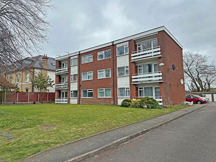 2 Bedroom Flat For Sale In Ladbroke Road, Redhill, RH1