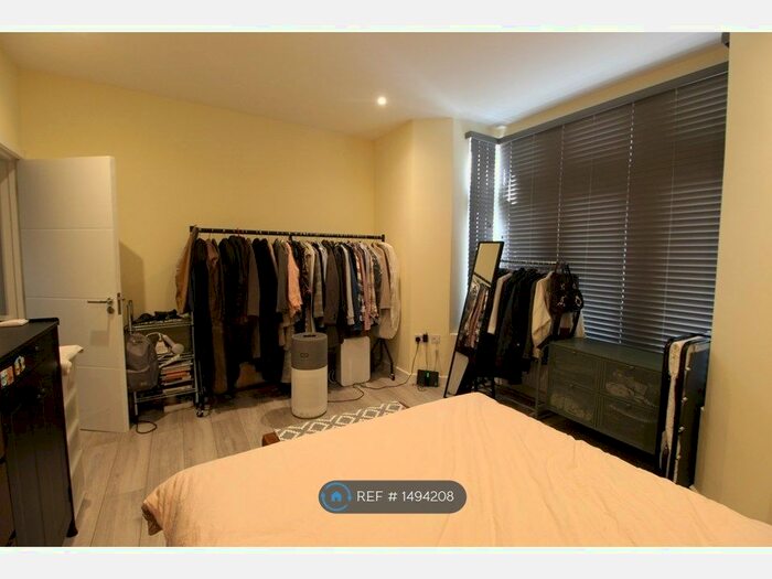 2 Bedroom Flat To Rent In Elthorne Road, London, N19