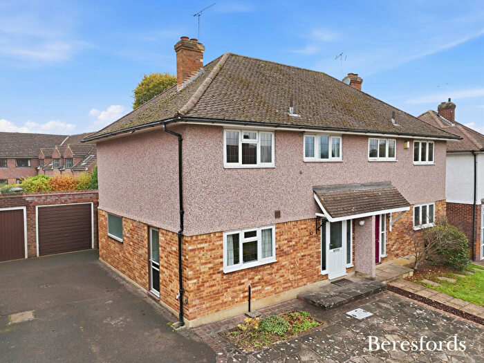 3 Bedroom Semi-Detached House For Sale In Woodway, Shenfield, CM15