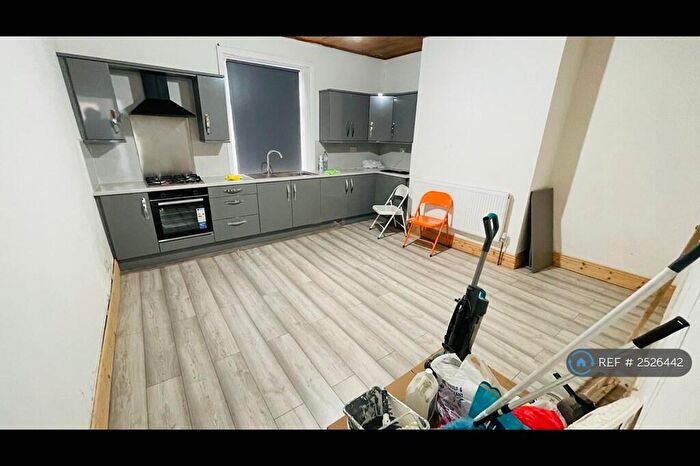 3 Bedroom Terraced House To Rent In Heath Road, Bradford, BD3