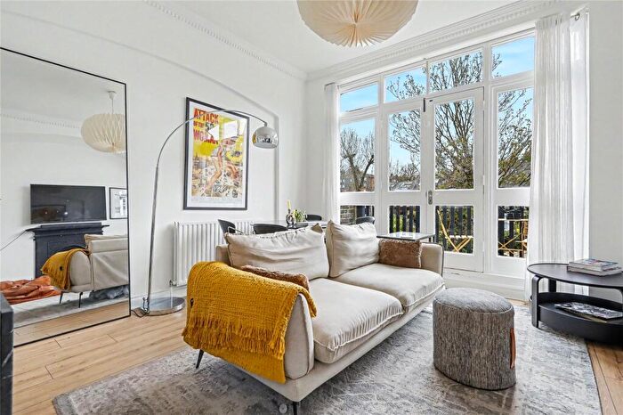 2 Bedroom Apartment For Sale In Hillfield Park, London, N10