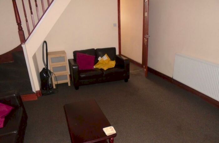 4 Bedroom House To Rent In Tiverton Road, B29