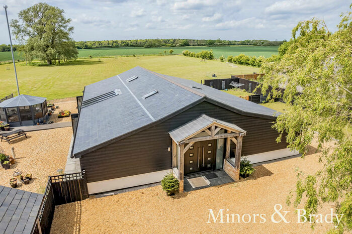 4 Bedroom Barn Conversion For Sale In Dereham Road, Ovington, IP25