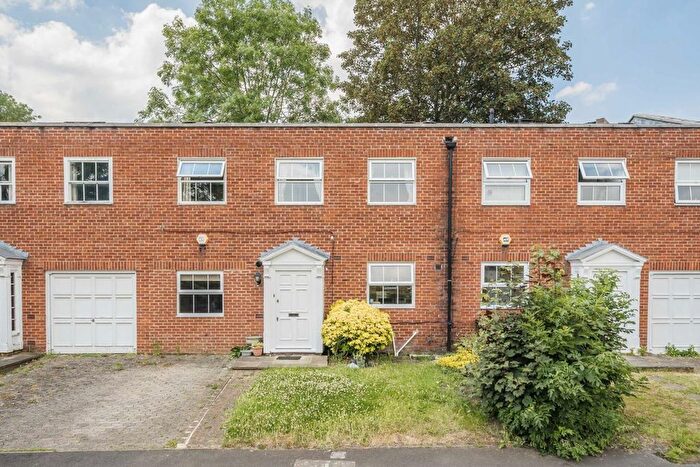 4 Bedroom Property To Rent In Leeward Gardens, London, SW19