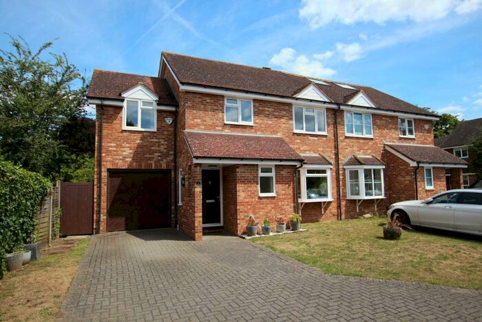 4 Bedroom Semi-Detached House To Rent In Byfleet, KT14