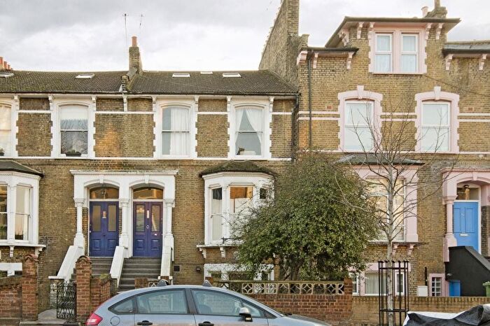 2 Bedroom Flat For Sale In Amhurst Road, Hackney, London, E8