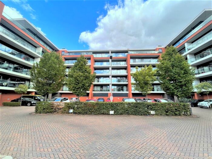 2 Bedroom Apartment To Rent In Newbury, Berkshire, RG14