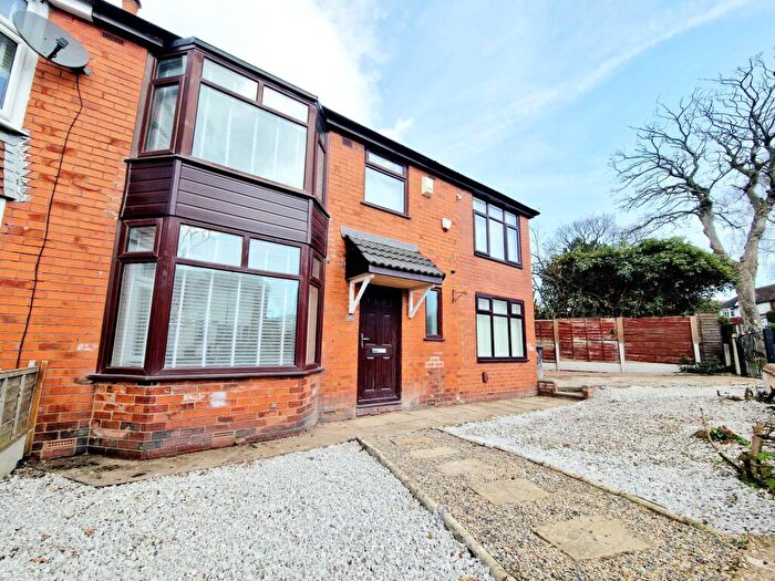4 Bedroom Semi-Detached House To Rent In Lowther Road, Prestwich, M25