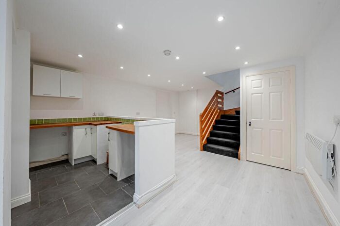 2 Bedroom Flat To Rent In Westgate, Tadcaster, LS24