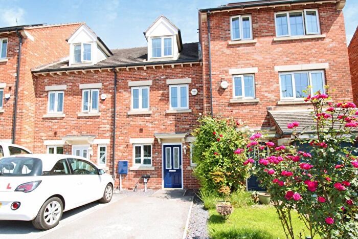 3 Bedroom Terraced House For Sale In Burleigh Court, Tuxford, Newark, NG22