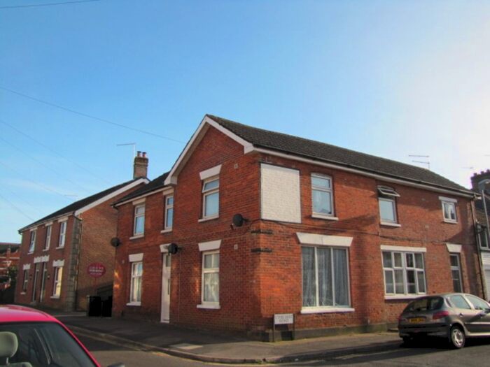 2 Bedroom Flat To Rent In Grove Road, Wimborne, BH21