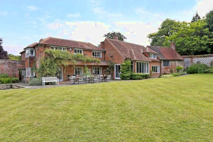 8 Bedroom Detached House To Rent In Hedsor Bourne End, SL8