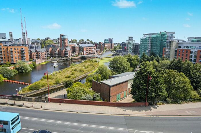 2 Bedroom Apartment For Sale In Bowman Lane, Hunslet, LS10