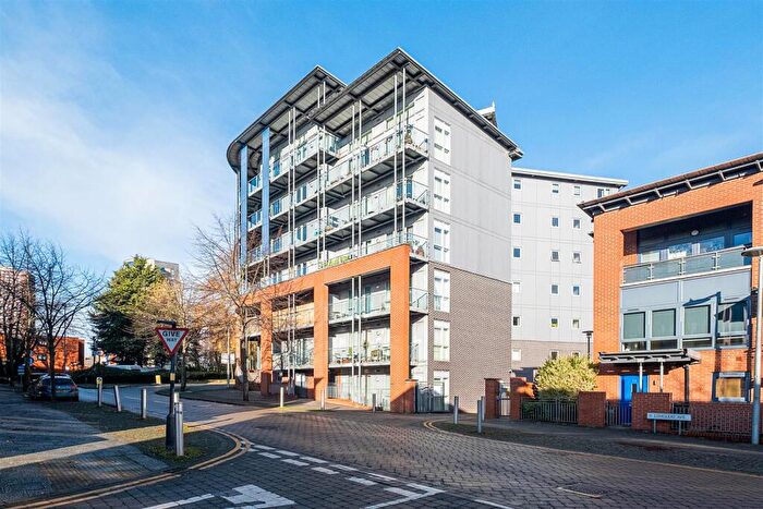 2 Bedroom Apartment For Sale In Wheeleys Lane, Birmingham, B15