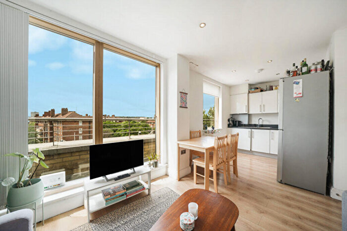 2 Bedroom Flat To Rent In Blackstock Road, London, N5