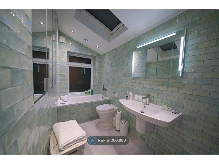 3 Bedroom Flat To Rent In Spruce Hills Road, London, E17