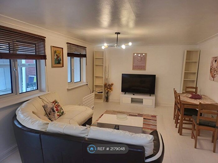 1 Bedroom Bungalow To Rent In Dellwood Gardens, Ilford, IG5