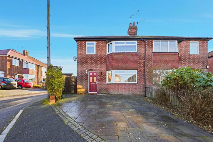 3 Bedroom Semi-Detached House For Sale In Cambridge Avenue, Macclesfield, SK11