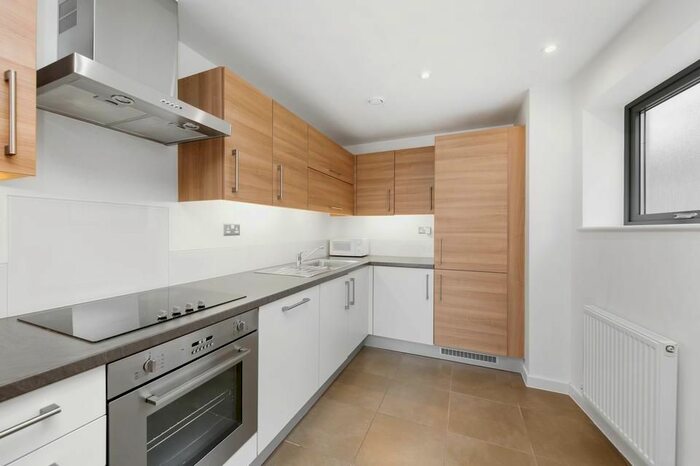 2 Bedroom Flat To Rent In Heath Place, London, E3