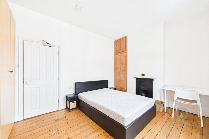 4 Bedroom House To Rent In Derby Road, Northampton, NN1