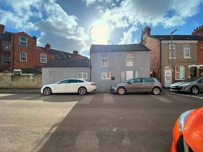 2 Bedroom Property To Rent In Clinton Road, Northampton, NN4